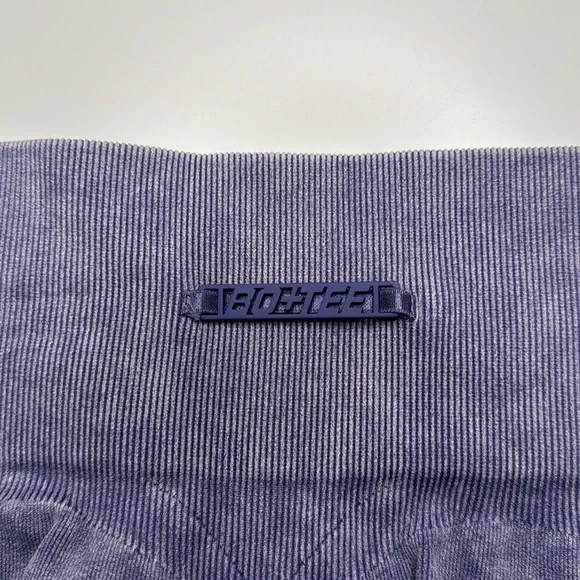 Bo+Tee Sprinter Leggings - violet.  Size small - Picture 6 of 10